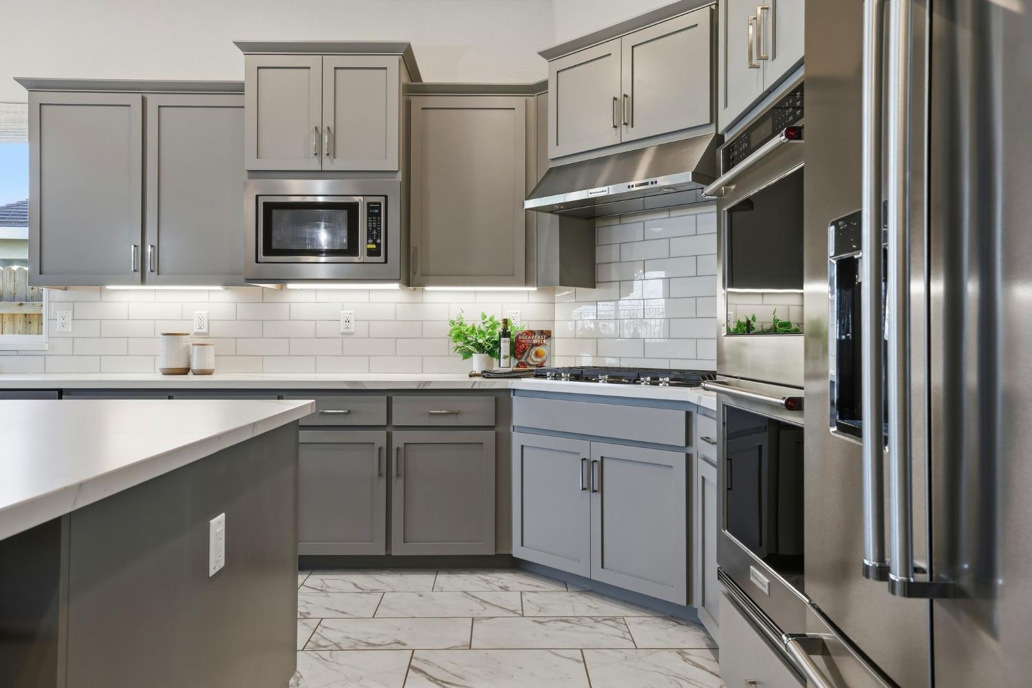 2121 Arbor Rdg Drive Roseville, CA 95747 - Photo 35 of 83 a kitchen with stainless steel appliances granite countertop a sink and a microwave