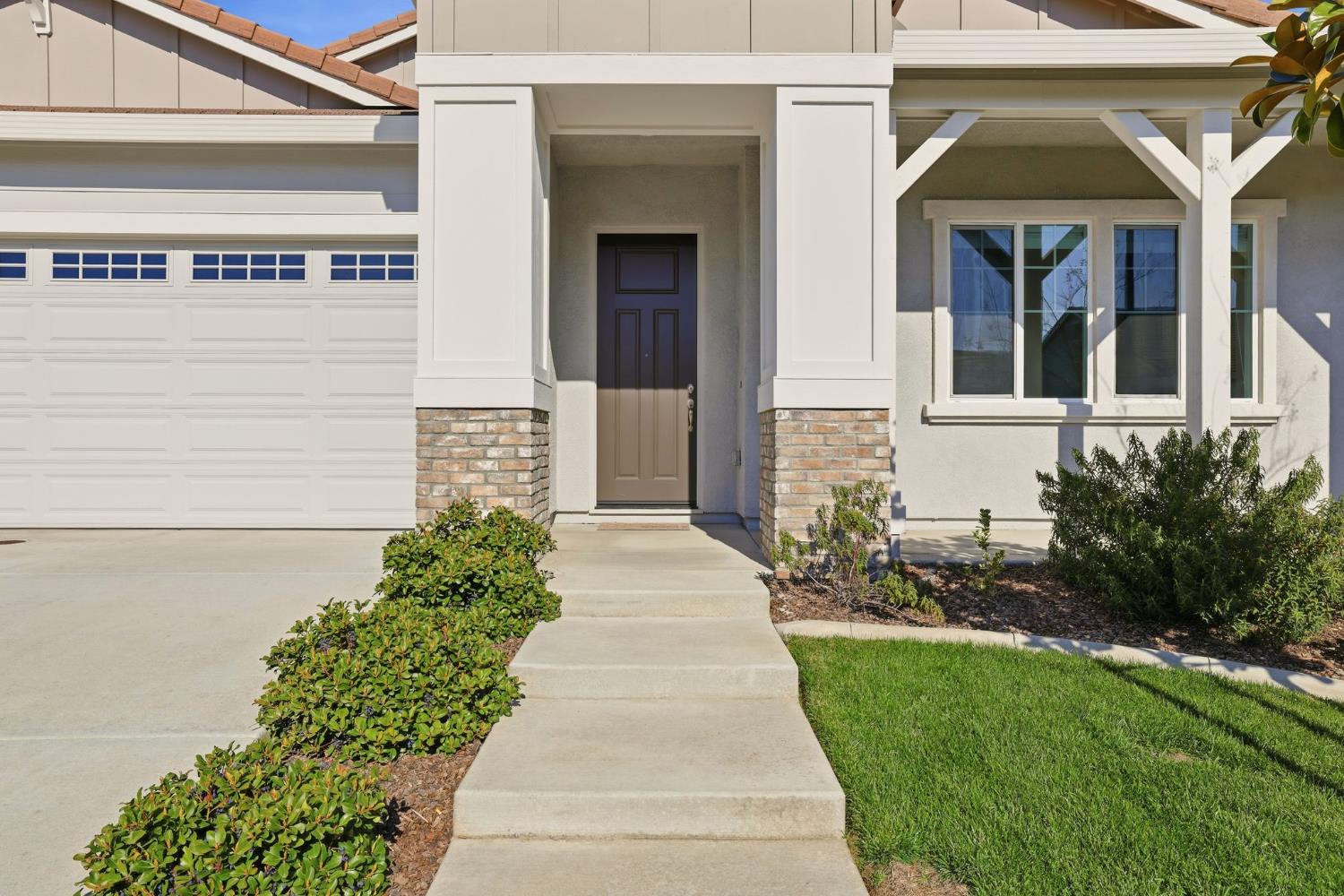 2121 Arbor Rdg Drive Roseville, CA 95747 - Photo 4 of 83 a pathway of a house with a yard