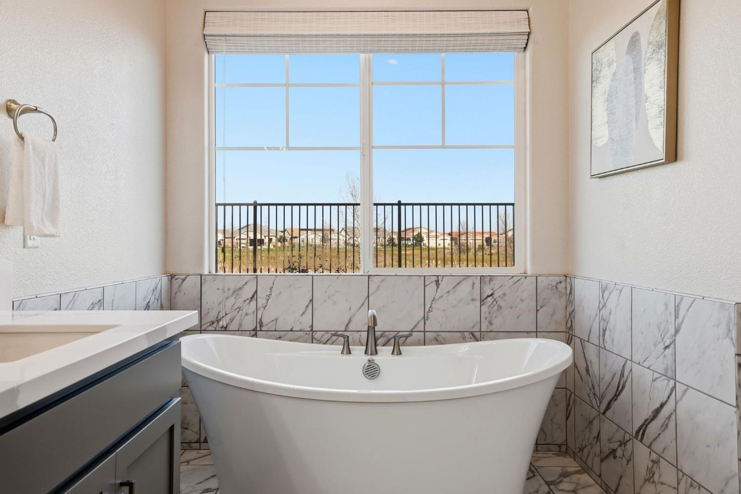2121 Arbor Rdg Drive Roseville, CA 95747 - Photo 57 of 83 a white bath tub sitting next to a white sink