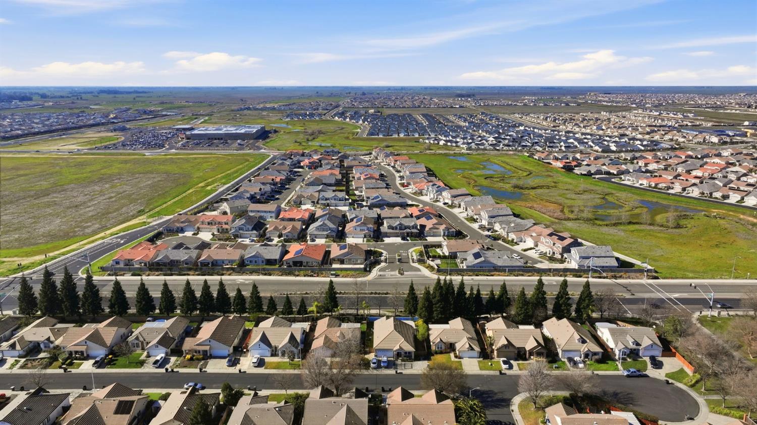 2121 Arbor Rdg Drive Roseville, CA 95747 - Photo 79 of 83 a view of a city with an ocean view