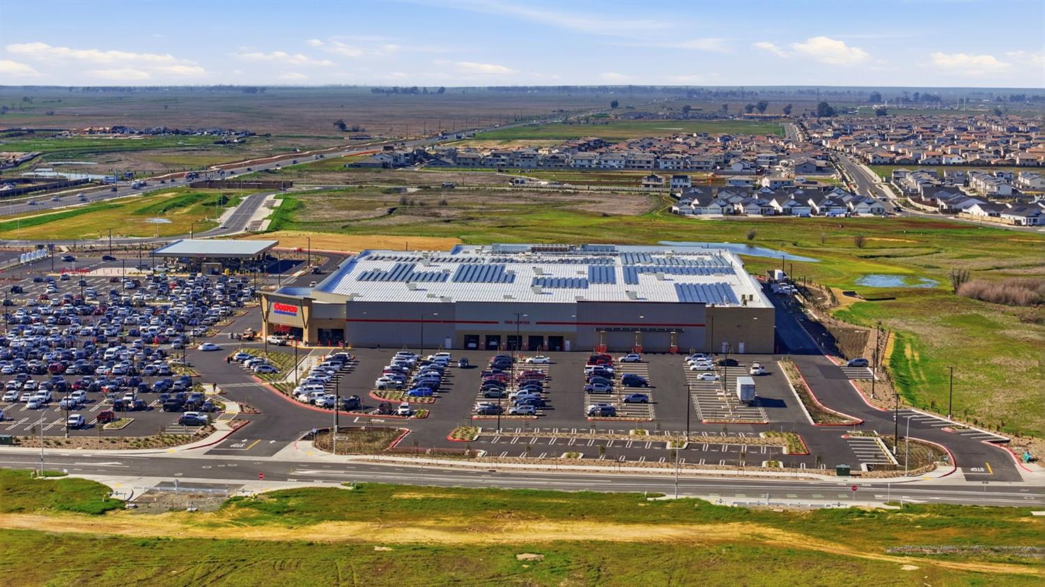 2121 Arbor Rdg Drive Roseville, CA 95747 - Photo 80 of 83 a view of a swimming pool with an ocean beach