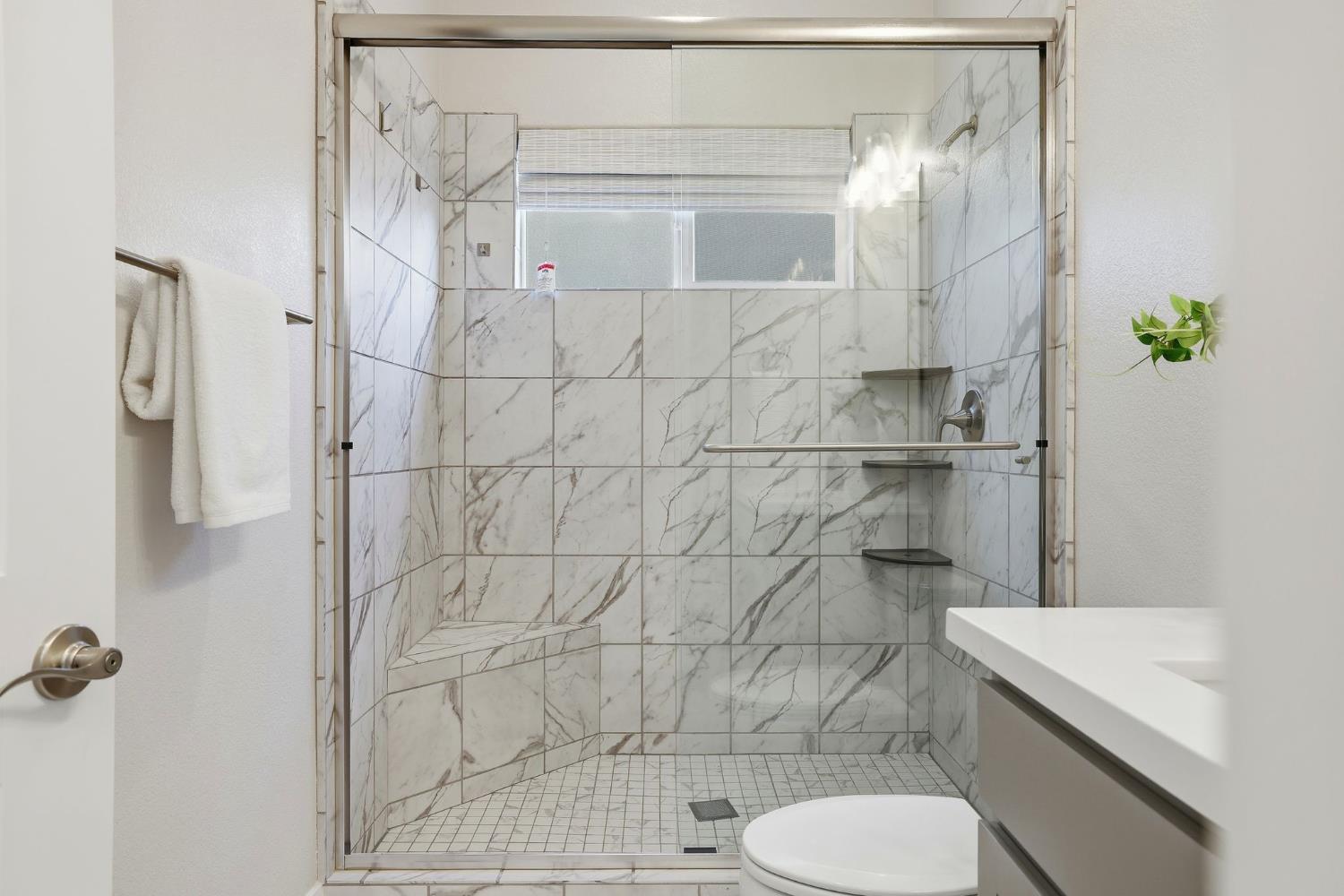 2121 Arbor Rdg Drive Roseville, CA 95747 - Photo 8 of 83 a bathroom with a toilet and a shower