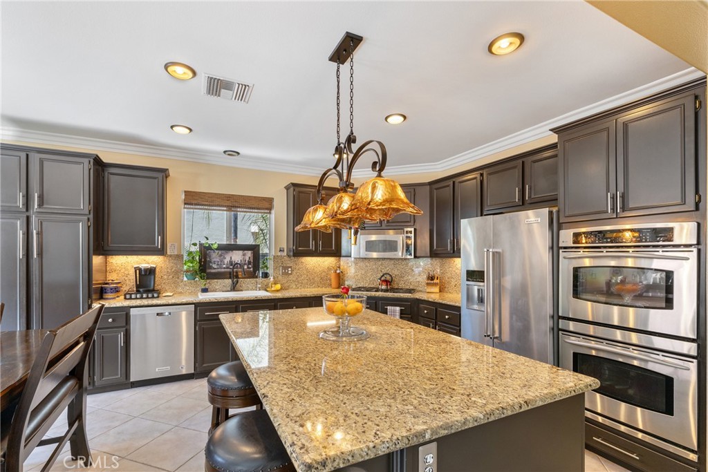 17059 Noble View Circle Riverside, CA 92503 - Photo 12 of 55
