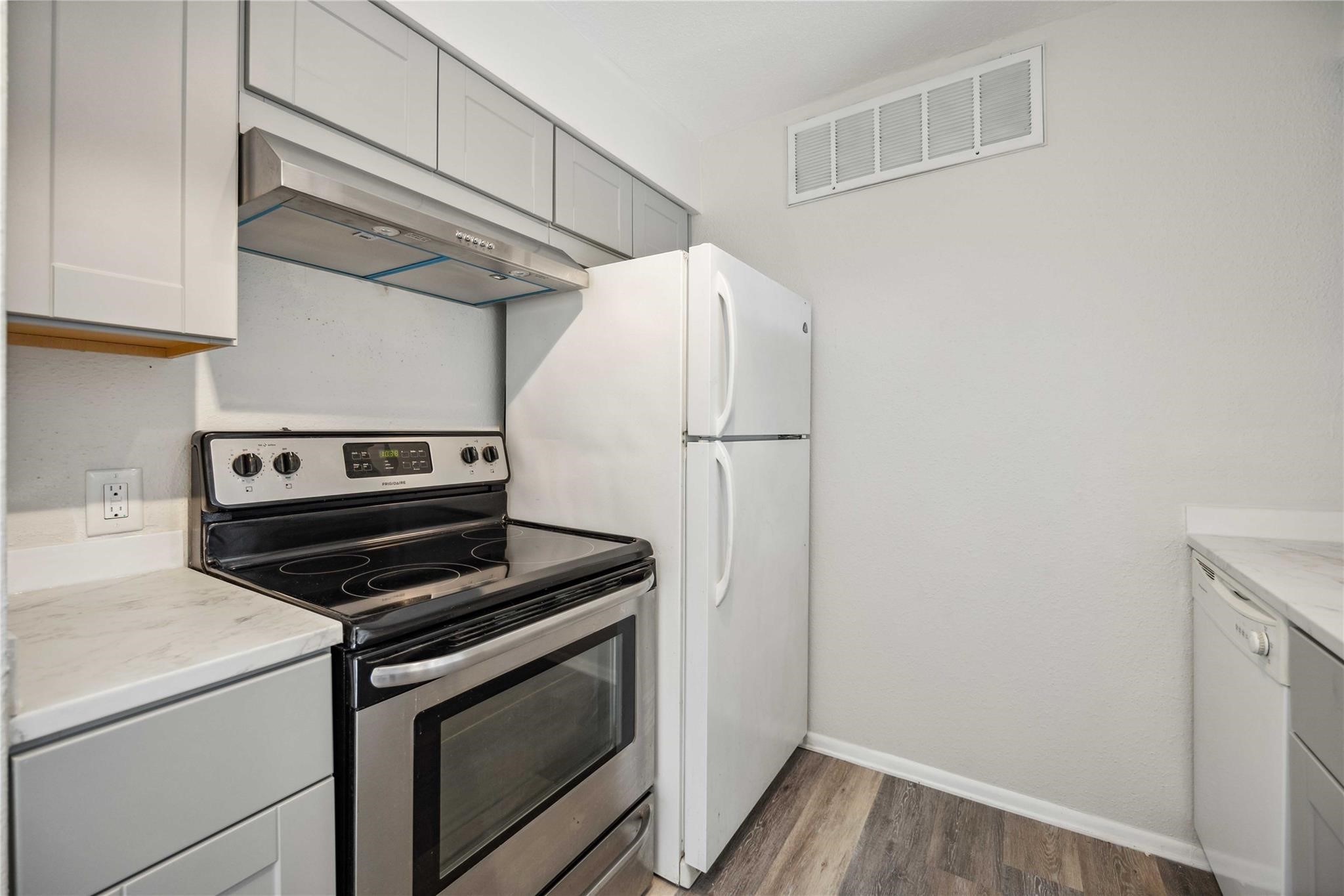 15534 Zabolio Drive, Unit 241 Houston, TX 77598 - Photo 8 of 21 a kitchen with a stove and a microwave