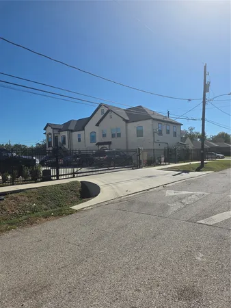 $1,500 | 7823 Gladstone Street, Unit A1, Houston, TX 77051