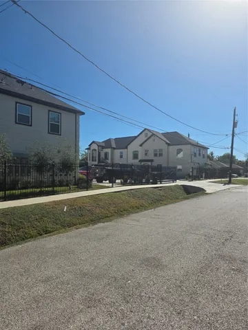 $1,600 | 7823 Gladstone Street, Unit A1, Houston, TX 77051