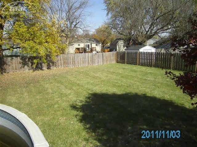 940 North Road Fenton, MI 48430 - Photo 4 of 16 20201575-3.JPG