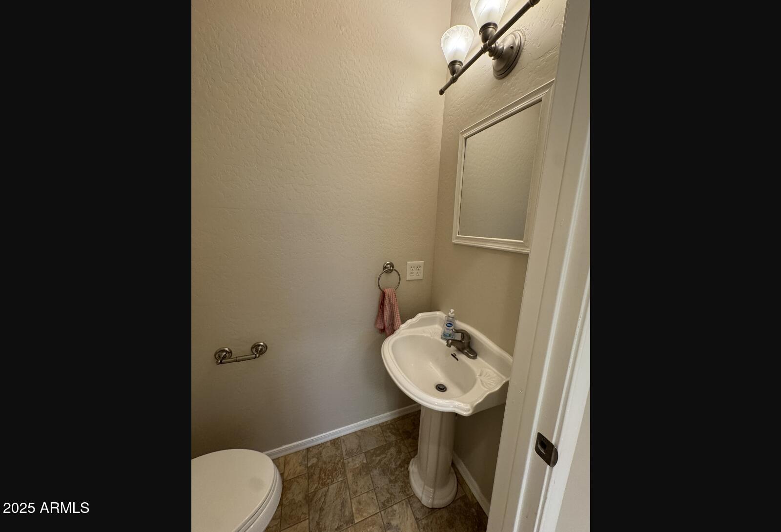 505 Raysun Lane Camp Verde, AZ 86322 - Photo 21 of 50 a bathroom with a sink toilet