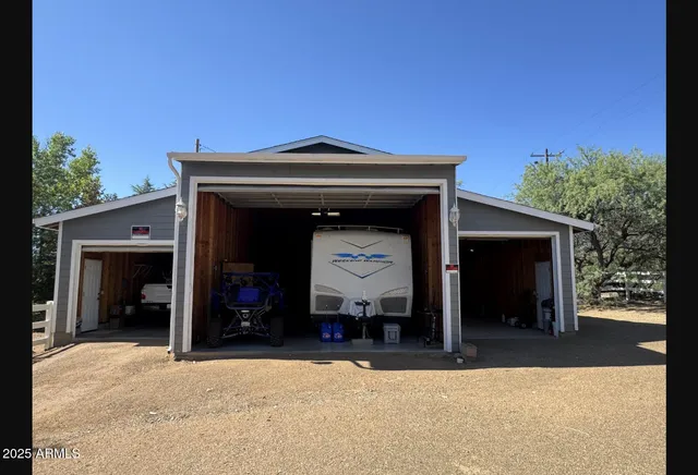 a view of bedroom with utility and utility room