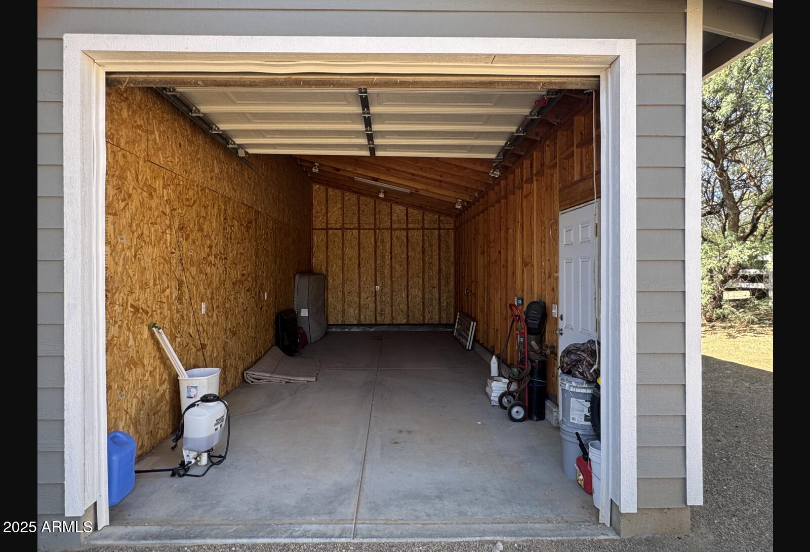 505 Raysun Lane Camp Verde, AZ 86322 - Photo 49 of 50 a view of an entryway with a chair