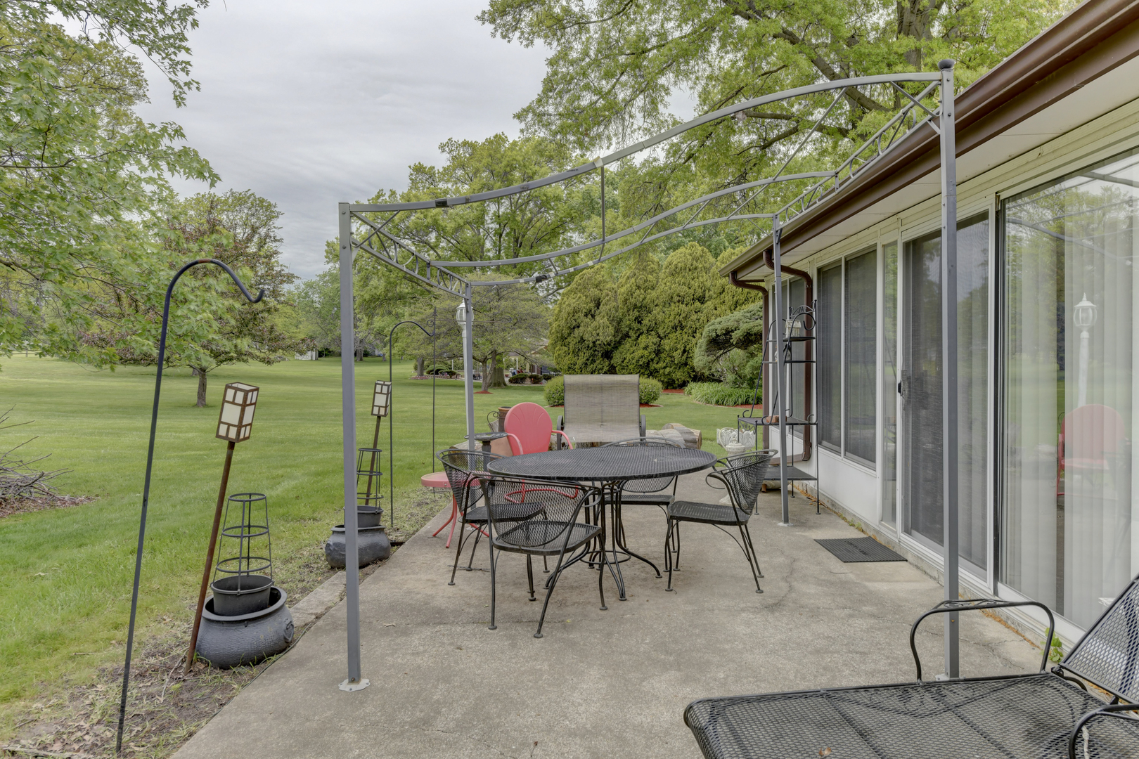 126 Denell Drive Crete, IL 60417 - Photo 6 of 30 a backyard of a house with outdoor seating
