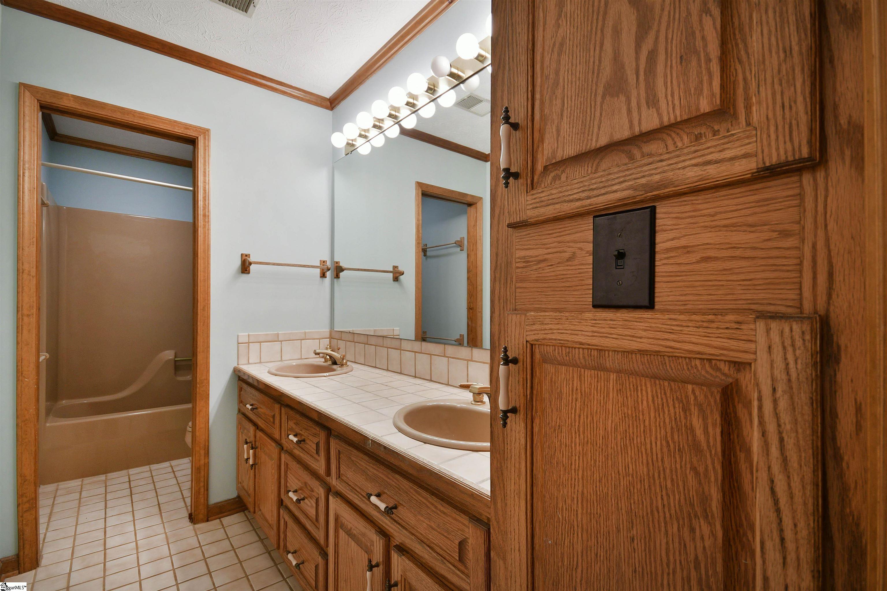 217 Inverness Way Easley, SC 29642 - Photo 23 of 36 Gallery Image 23