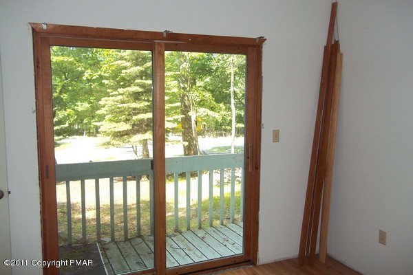 2721-19 Radcliff Road Bushkill, PA 18324 - Photo 4 of 19 a view of a room that has a large window