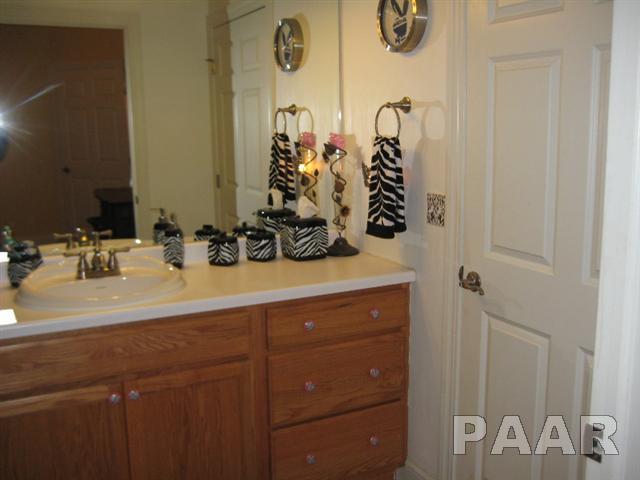 1736 Sycamore Washington, IL 61571 - Photo 12 of 21 Gallery Image 12