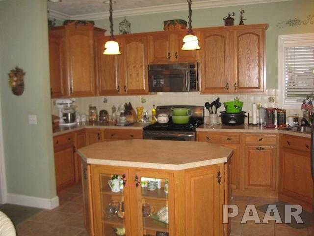 1736 Sycamore Washington, IL 61571 - Photo 3 of 21 Gallery Image 3