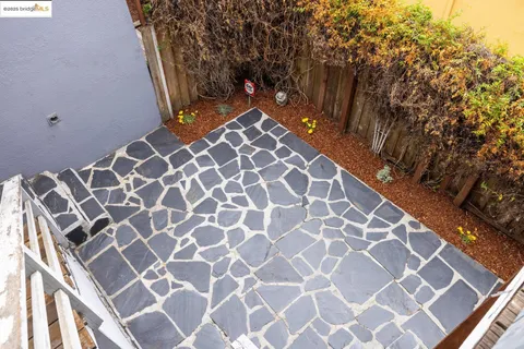 a view of an outdoor space