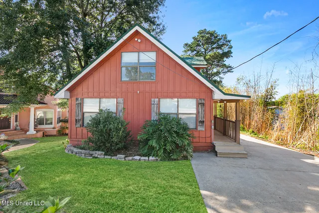 $275,000 | 1126 East Lakeshore Drive, Carriere, MS 39426