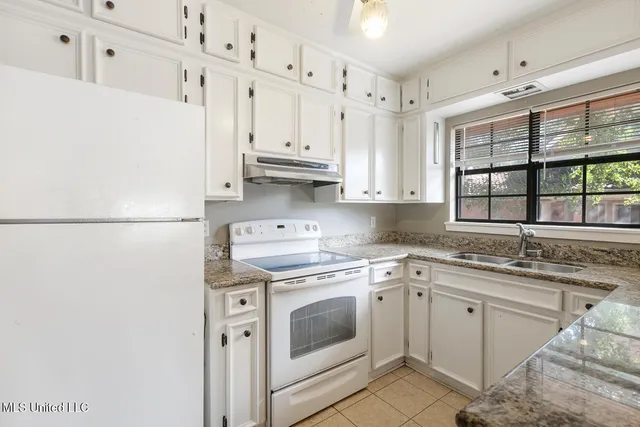 $275,000 | 1126 East Lakeshore Drive, Carriere, MS 39426