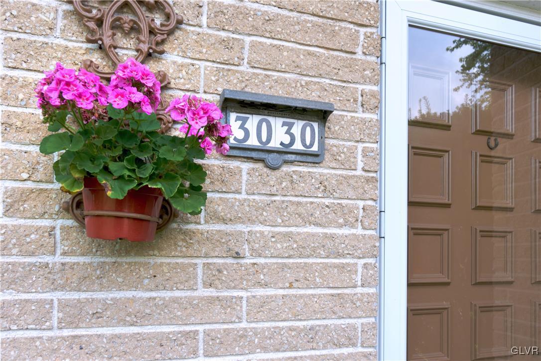 3030 Ridon Court Bethlehem, PA 18020 - Photo 4 of 21 Gallery Image 4