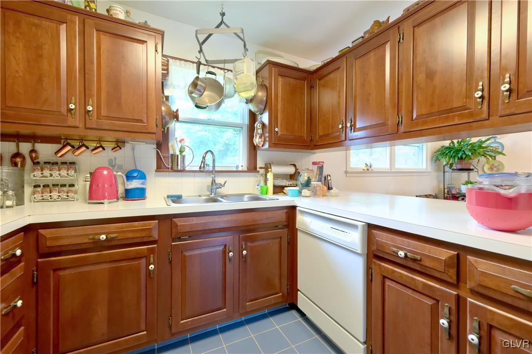 3030 Ridon Court Bethlehem, PA 18020 - Photo 10 of 21 Gallery Image 10
