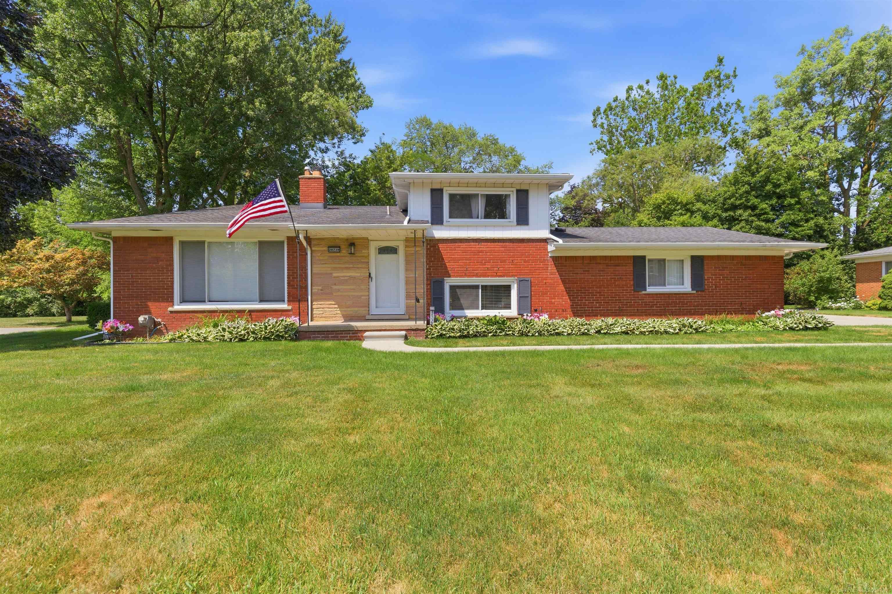 28239 Brandywine Road Farmington, MI 48334 - Photo 1 of 28 50215474-da3261c2-31d7-4e2c-b5c9-de6a090fe5df.JPG