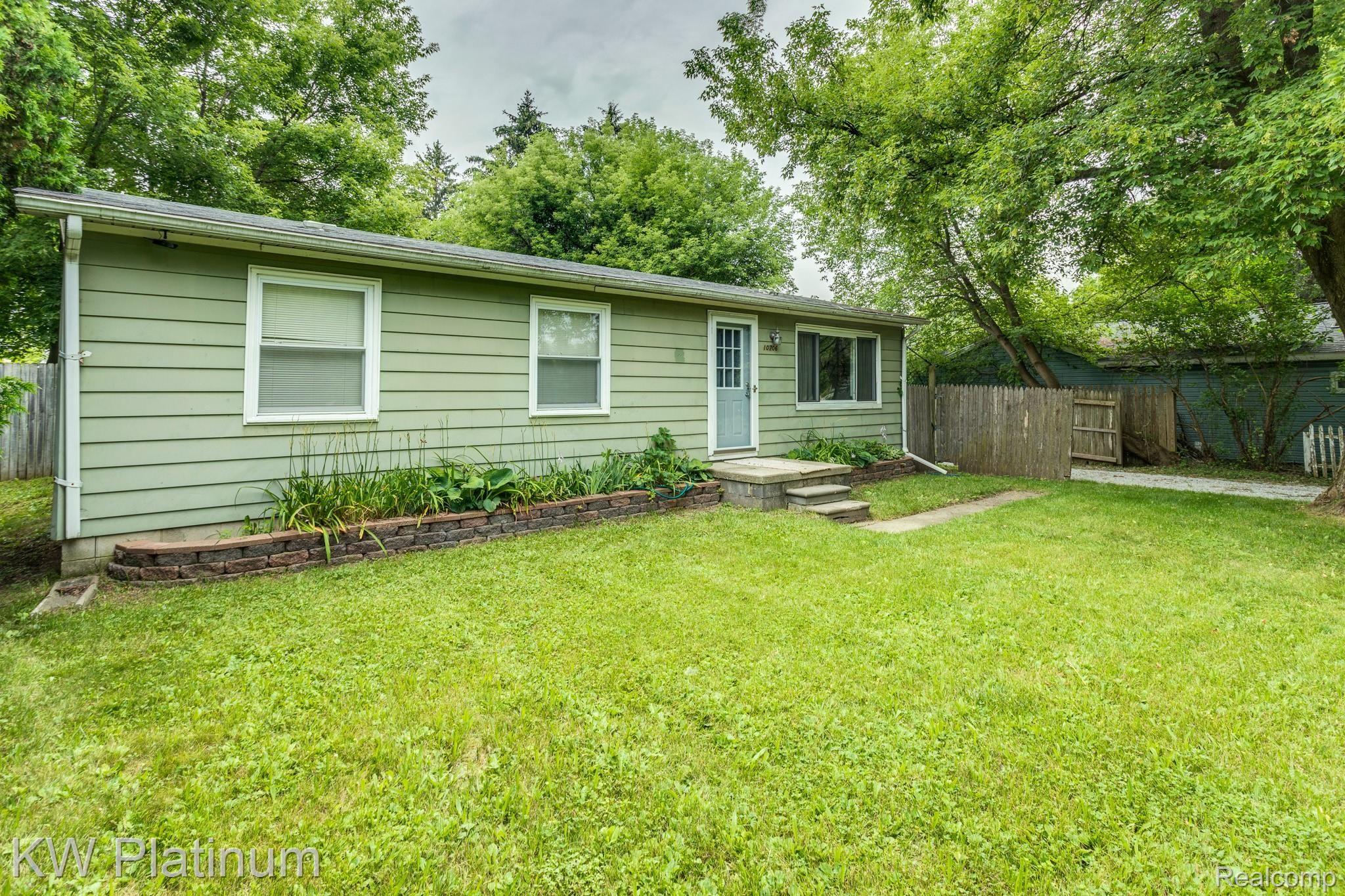 10706 Metcalf Road Yale, MI 48097 - Photo 4 of 26 10706 Metcalf Rd (3 of 28).jpg