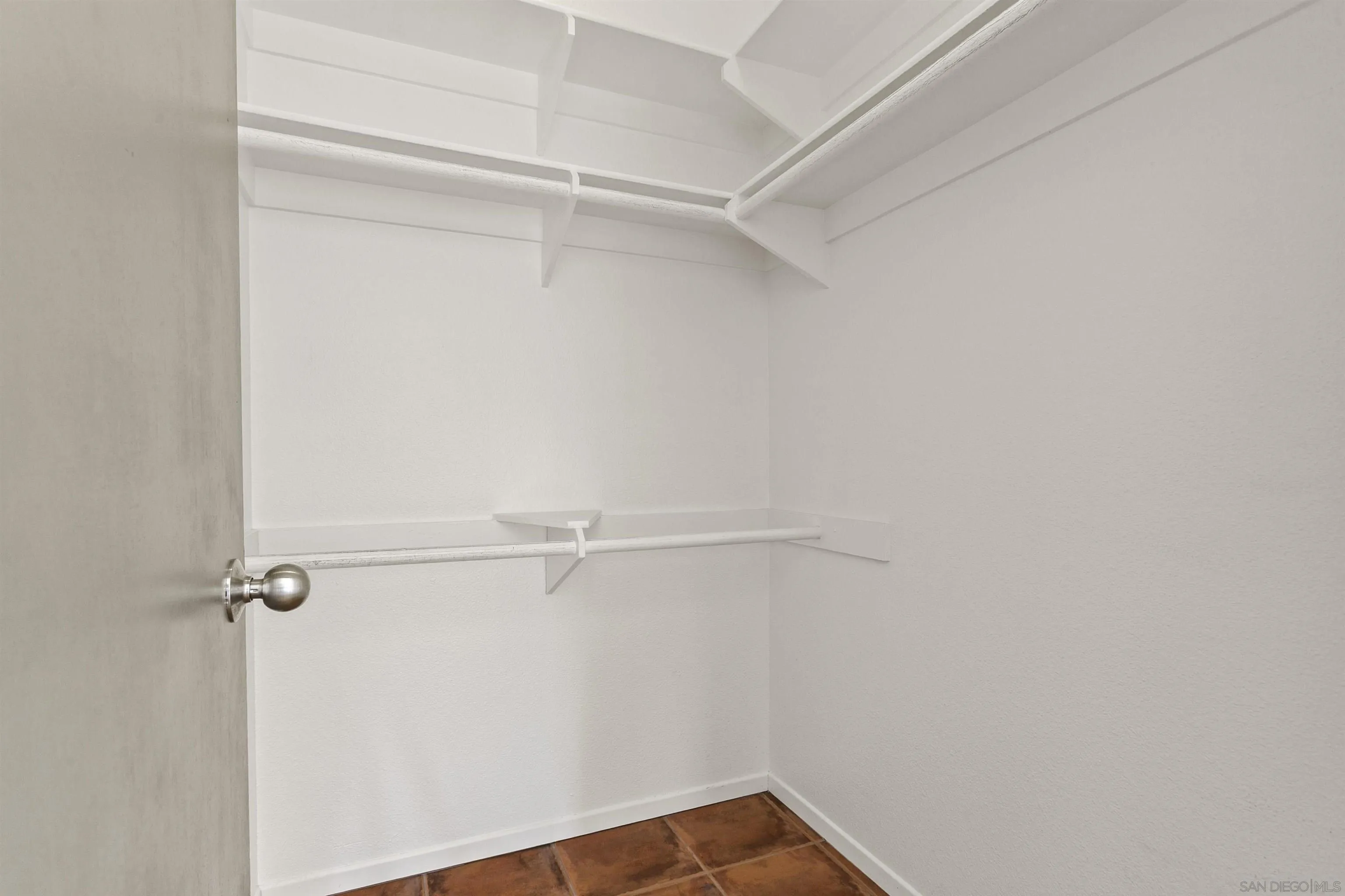 8328 Regents Road, Unit 3G San Diego, CA 92122 - Photo 27 of 39 a view of an empty walk in closet
