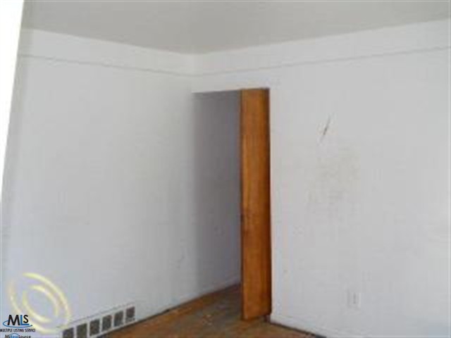 29997 Spring Arbor Drive Inkster, MI 48141 - Photo 3 of 7 31108669-2.JPG