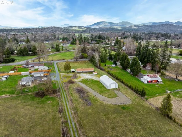 $399,900 | 3597 Leonard Road, Grants Pass, OR 97527