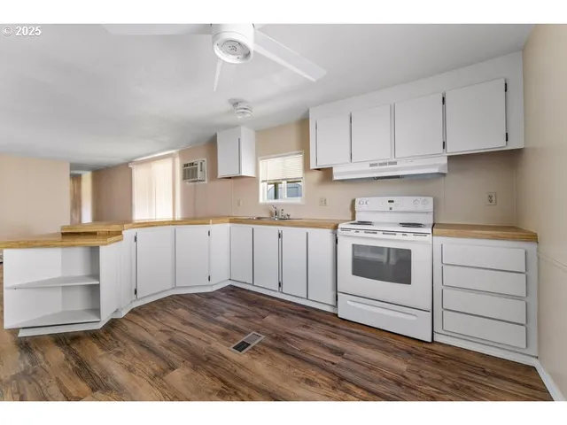 $399,900 | 3597 Leonard Road, Grants Pass, OR 97527