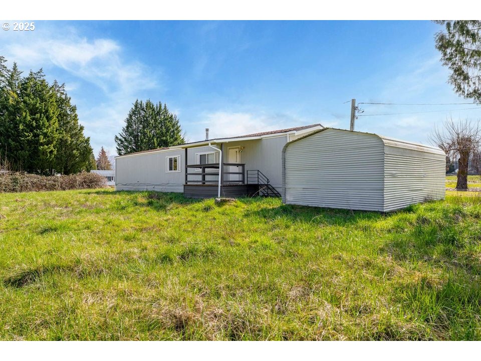 3597 Leonard Road Grants Pass, OR 97527 - Photo 3 of 22