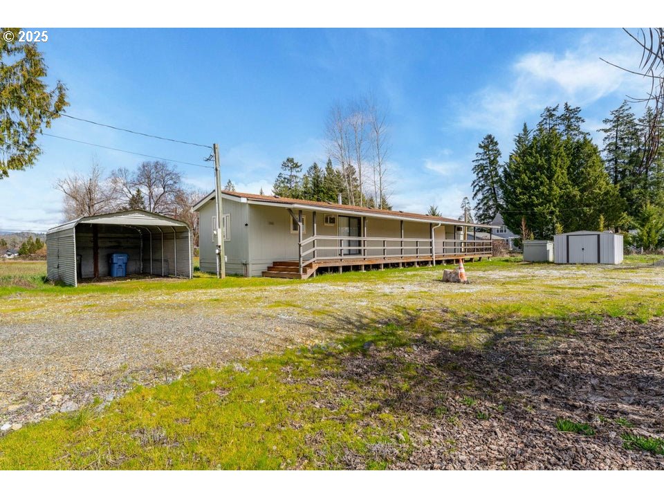 3597 Leonard Road Grants Pass, OR 97527 - Photo 4 of 22