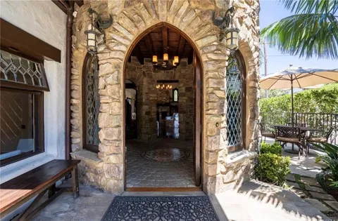 a view of house with outdoor seating space
