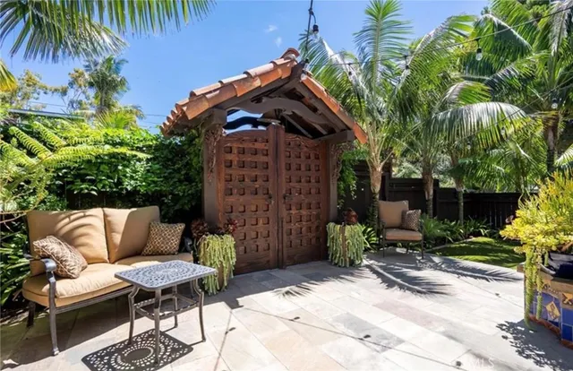 a view of a entryway door of the house