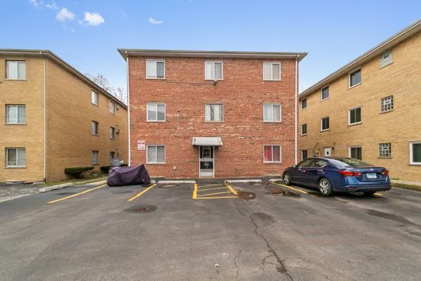 $1,395 | 17754 Rosewood Drive, Unit 1N, Lansing, IL 60438
