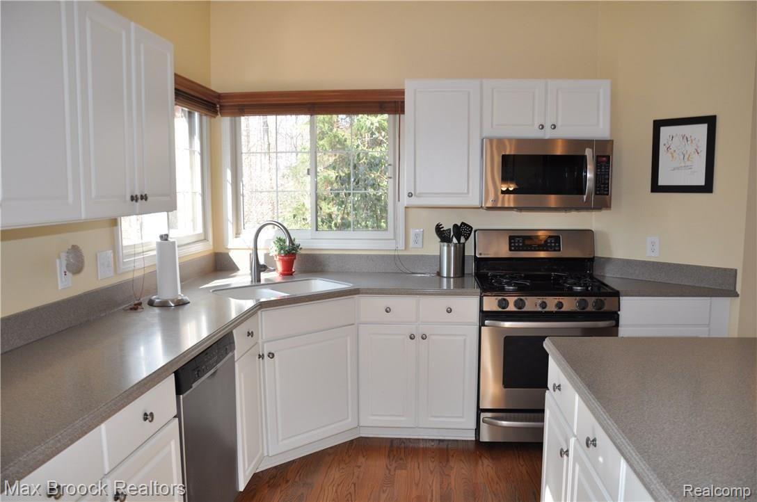 699 Twin Oaks Court Rochester, MI 48307 - Photo 7 of 65 DSC_0377.JPG