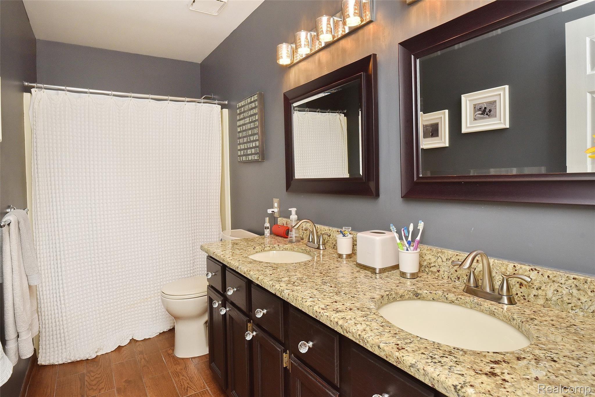 1205 Arms Court Rochester, MI 48307 - Photo 25 of 38 Full Bath with double sinks and granite counter