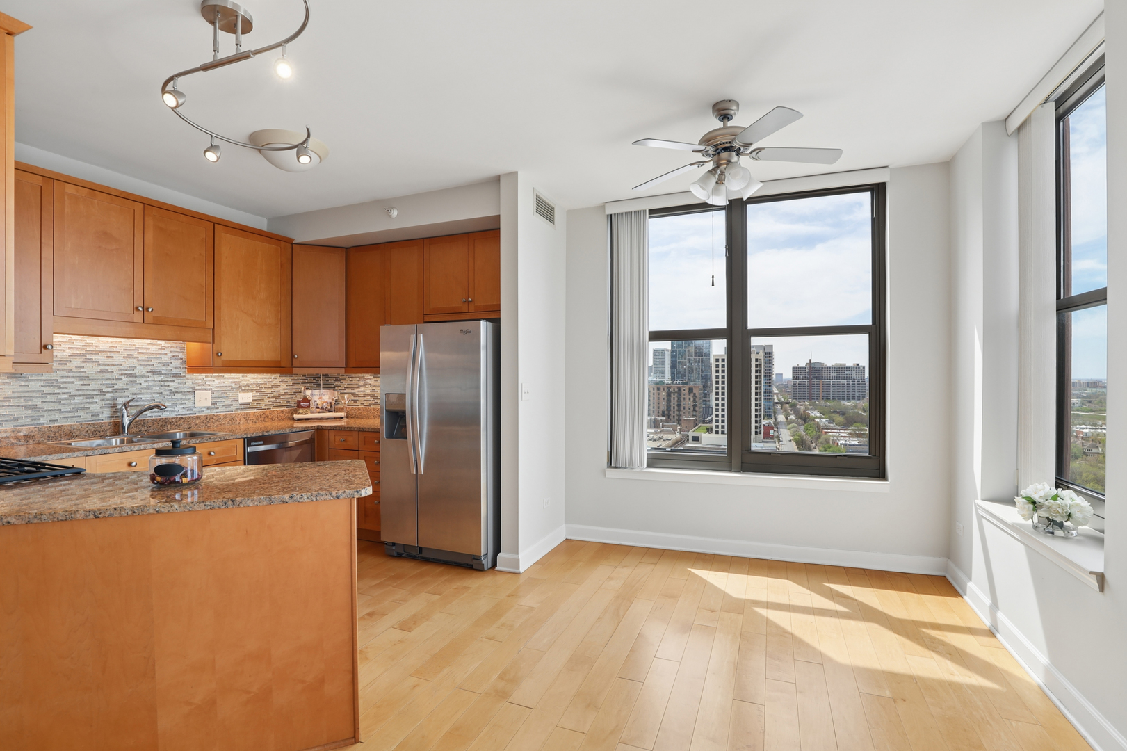 1101 South State Street, Unit 1607 Chicago, IL 60605 - Photo 12 of 28