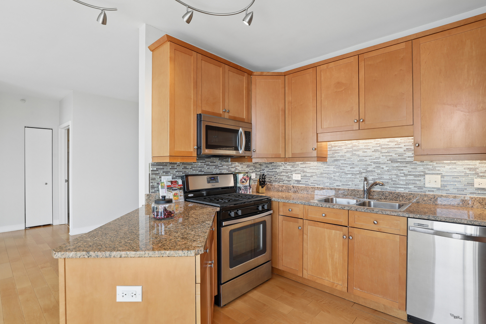 1101 South State Street, Unit 1607 Chicago, IL 60605 - Photo 15 of 28