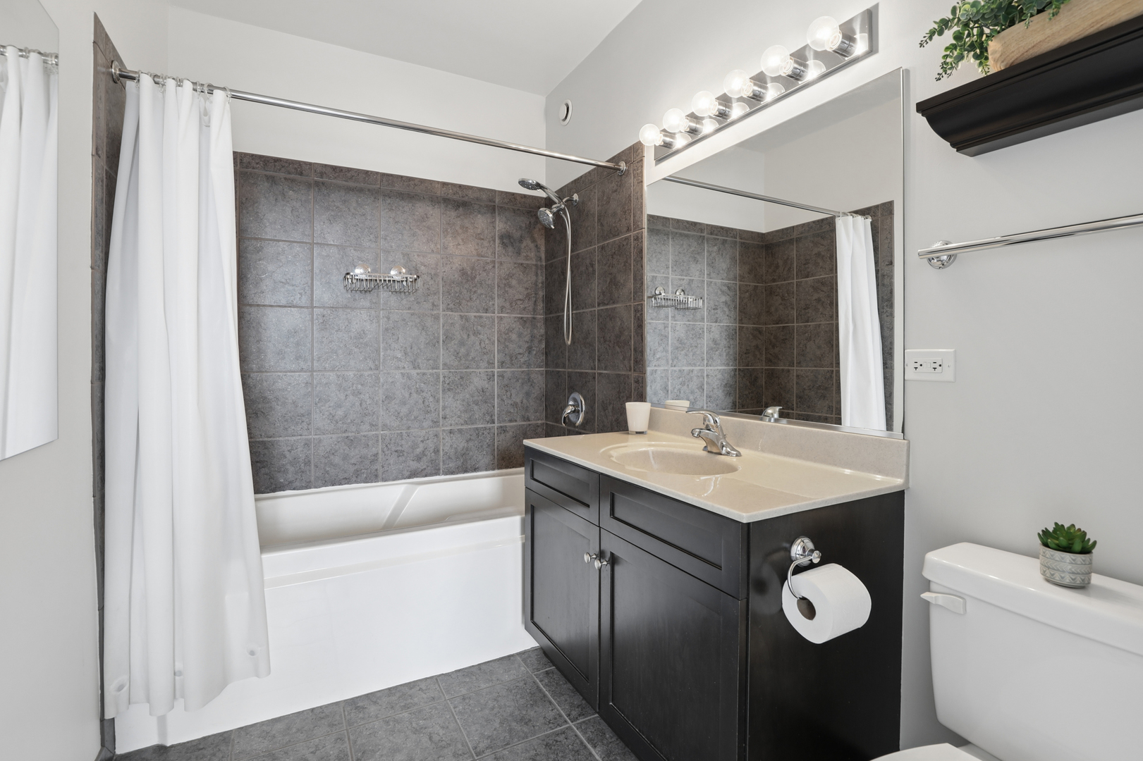 1101 South State Street, Unit 1607 Chicago, IL 60605 - Photo 17 of 28