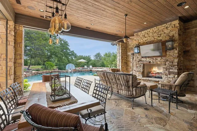 a view of a tennis court