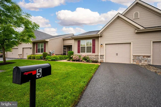 $255,000 | 5 Fountainview Drive, Unit 23, Newark, DE 19713