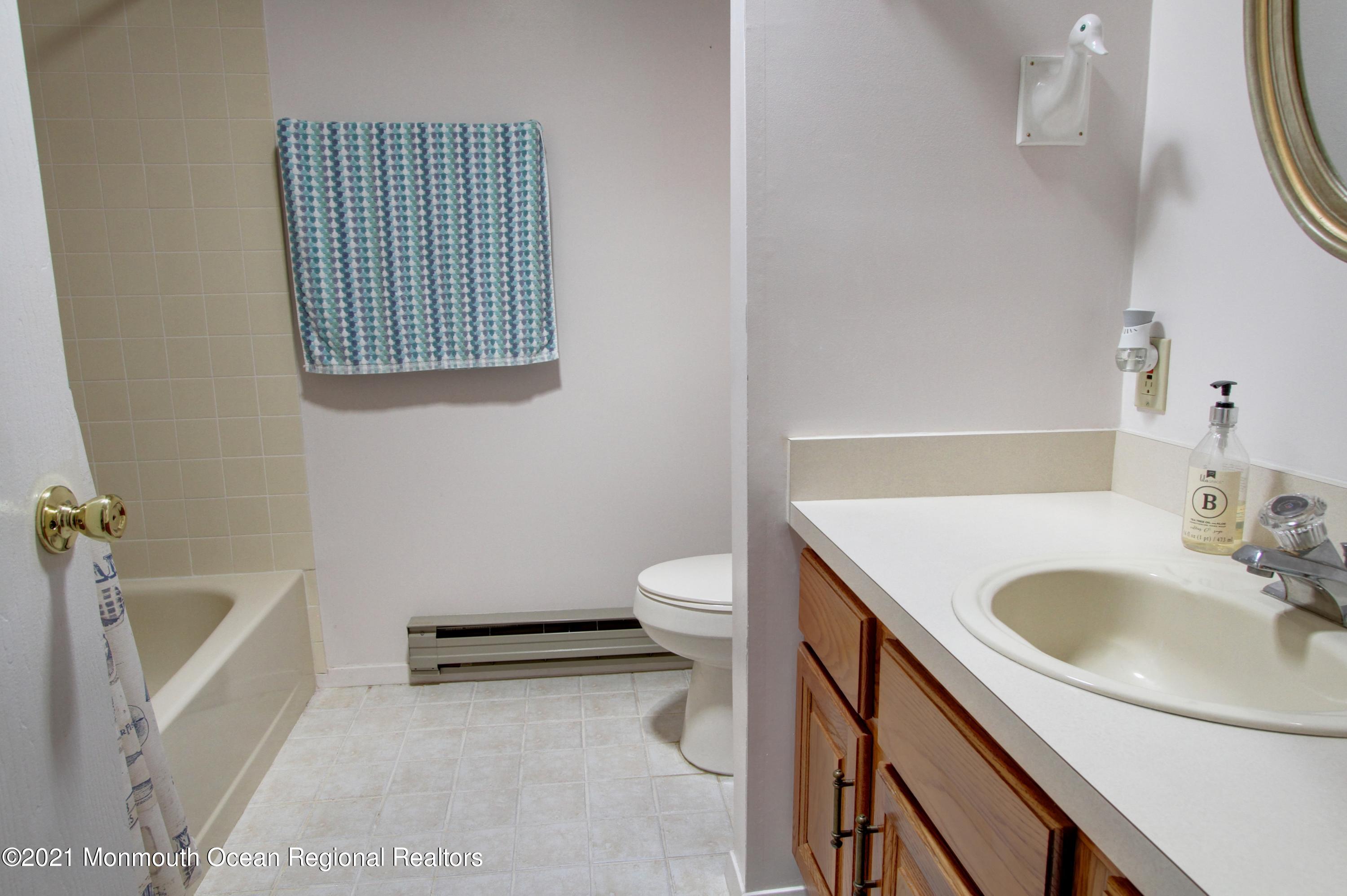 14 Amherst Road Whiting, NJ 08759 - Photo 18 of 31 Full Bath
