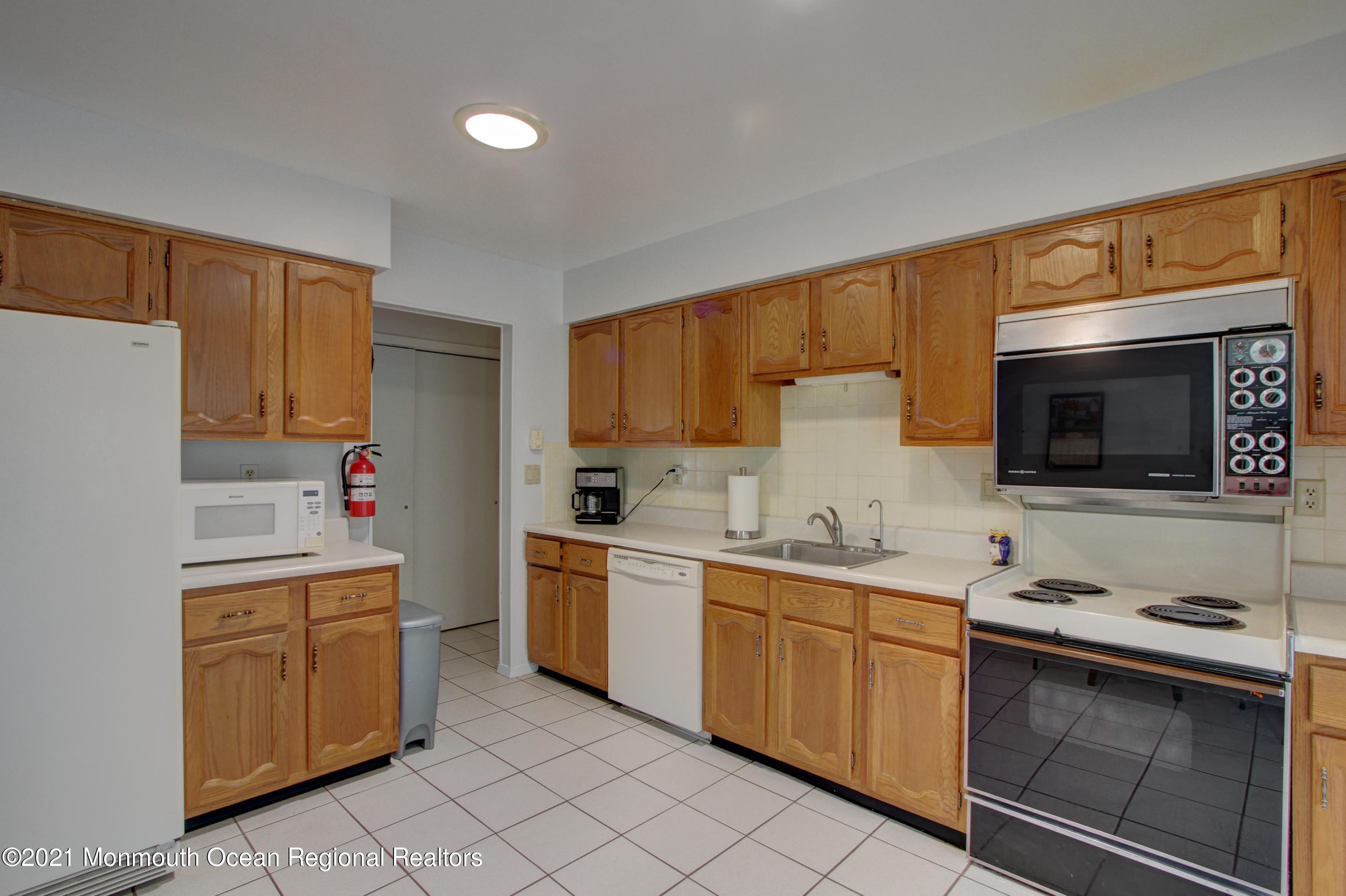 14 Amherst Road Whiting, NJ 08759 - Photo 5 of 31 Kitchen