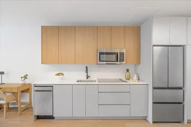 $2,199 | 8 Chester Avenue, Unit 321, White Plains, NY 10601