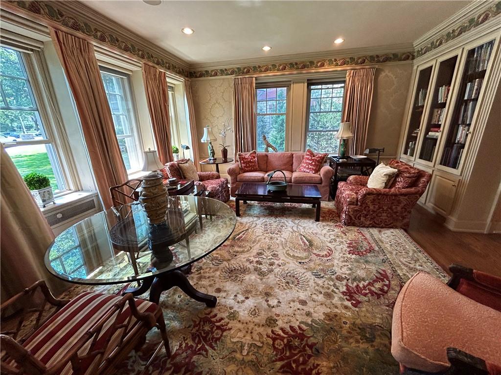 5049 Wornall Road, Unit 1E Kansas City, MO 64112 - Photo 3 of 16 Gallery Image 3