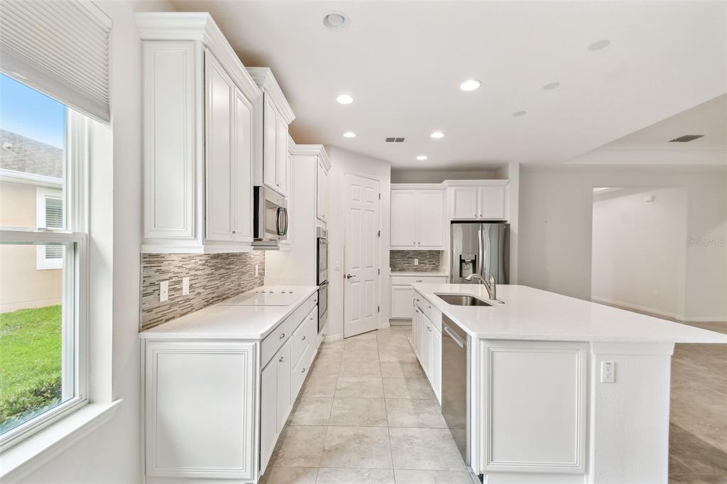 726 Irvine Ranch Road Kissimmee, FL 34759 - Photo 10 of 52