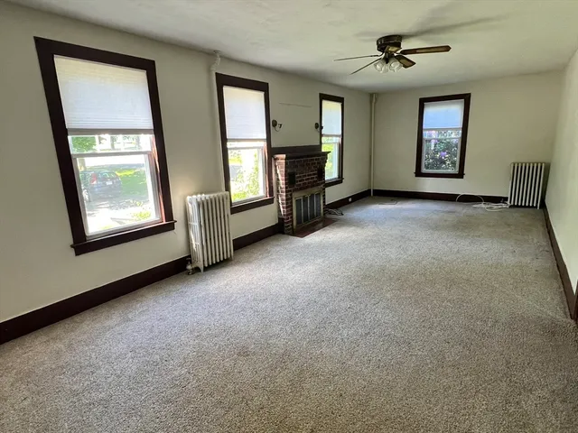 $3,200 | 986 South East Street, Unit A, Amherst, MA 01002