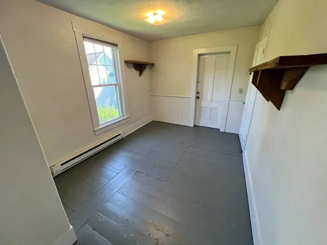 $3,200 | 986 South East Street, Unit A, Amherst, MA 01002