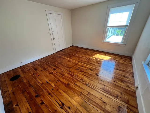 $3,200 | 986 South East Street, Unit A, Amherst, MA 01002